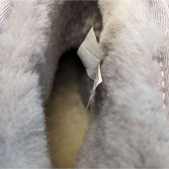 UGG Short Boots II - Lavender Size 6 only worn once - Picture 4 of 5